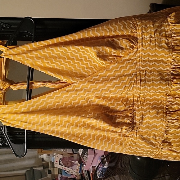 Chevron striped halterback dress. - Picture 3 of 5